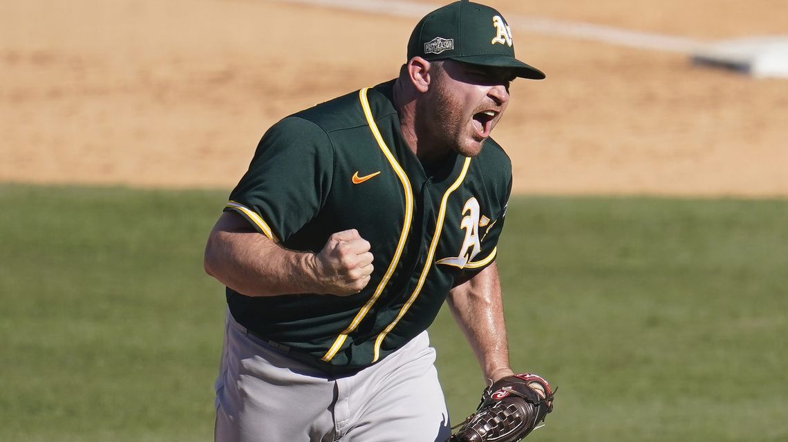 White Sox finalize deal with Athletics closer Hendriks