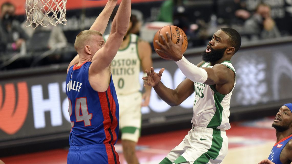 Tatum lifts Celtics past Pistons for weekend split