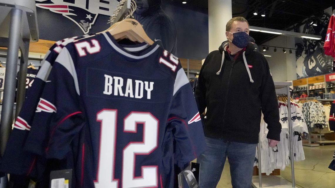 ‘No Hard Feelings’: Patriots fans still rooting for Brady