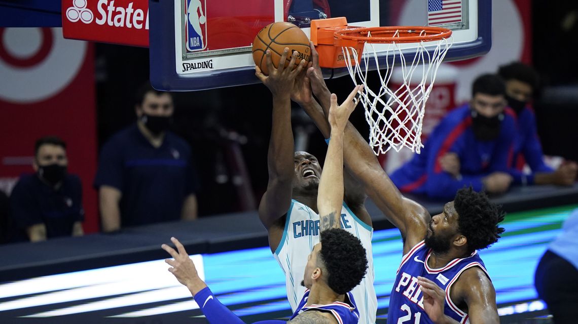 Embiid’s double-double leads 76ers past Hornets 118-101