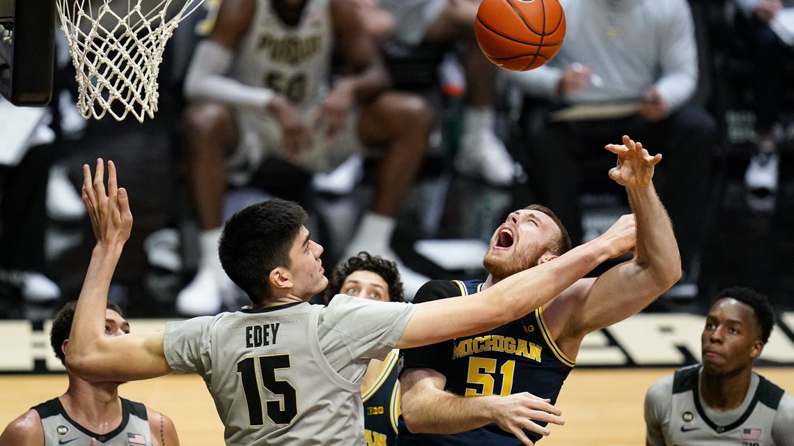 No. 7 Michigan uses strong defense to rout Purdue 70-53