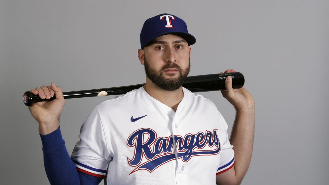 Rangers 1-year deals with Gold Glovers Gallo, Kiner-Falefa