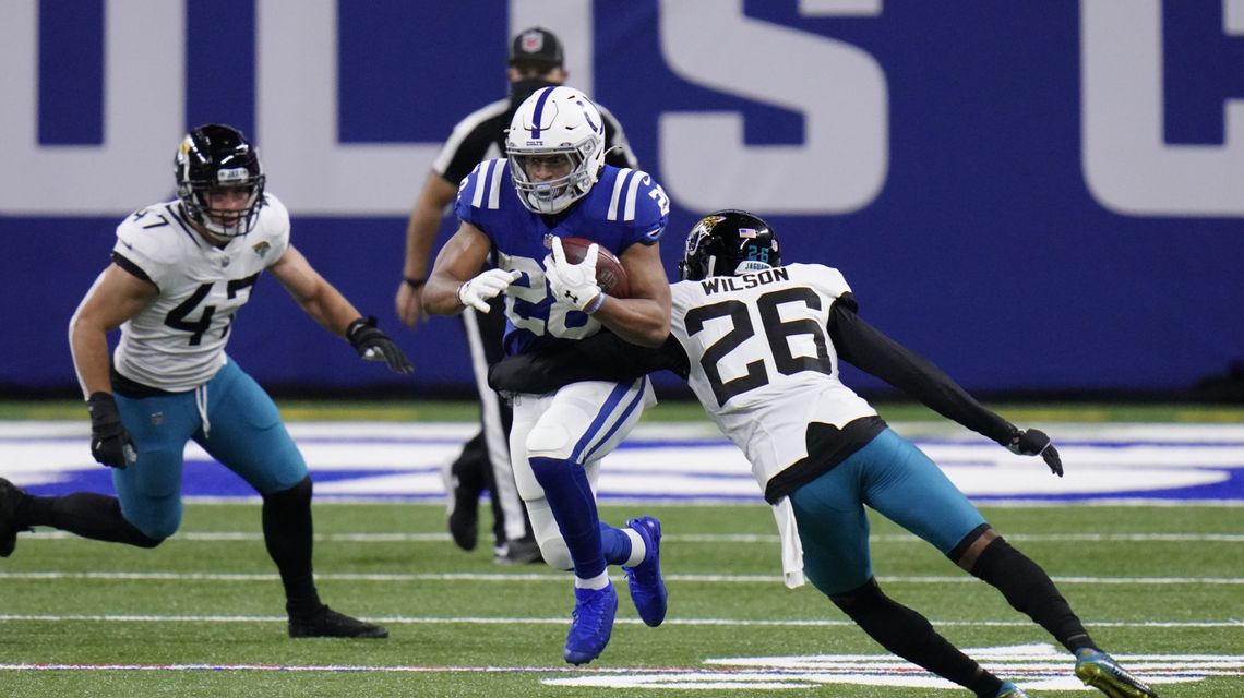 Taylor-made day sends Colts past Jags, back into playoffs