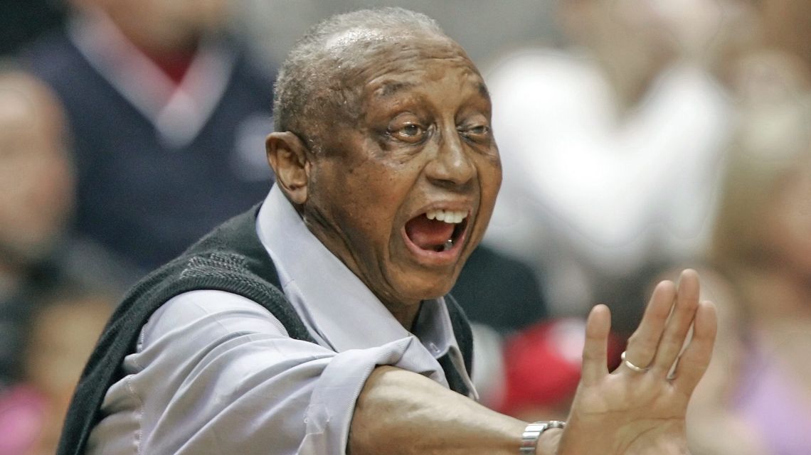 John Chaney, 89, Temple’s commanding basketball coach, dies