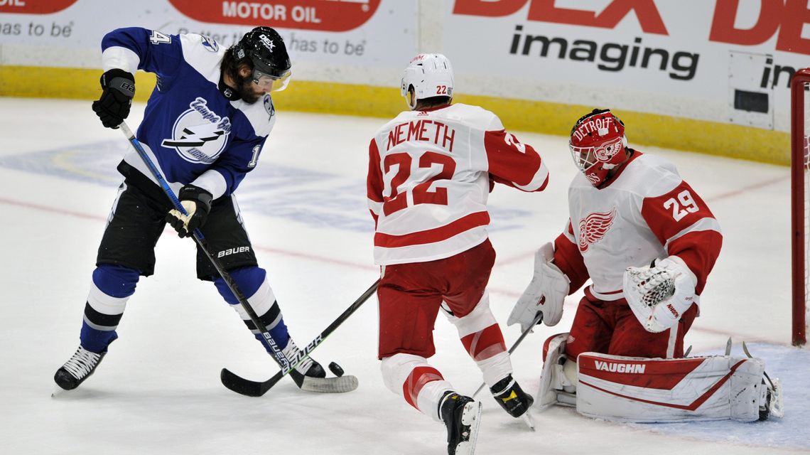 Lightning stay unbeaten at home with 3-1 win over Red Wings