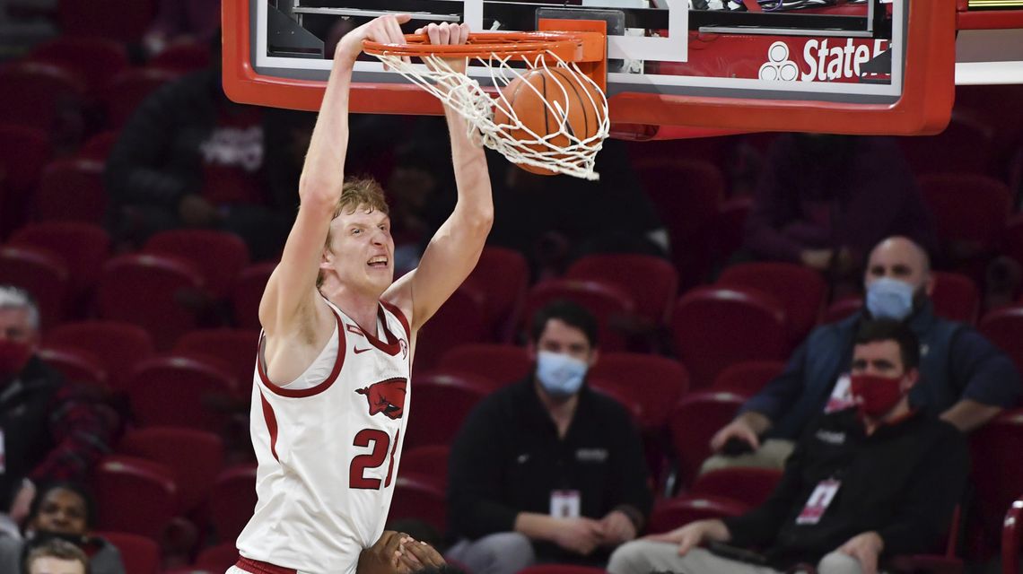 Arkansas beats cold-shooting Mississippi State 61-45