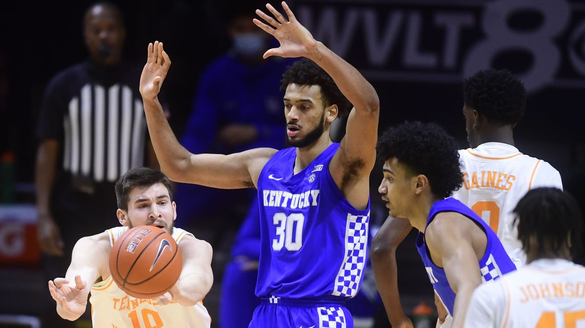 Jackson, Kentucky win 3rd in row, top No. 19 Tennessee 70-55