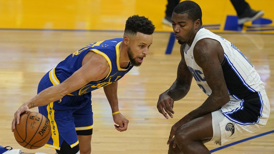 Curry goes off again with 10 3s as Warriors hold off Magic