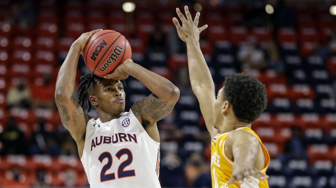 Flanigan scores 23, leads Auburn past No. 25 Tennessee 77-72