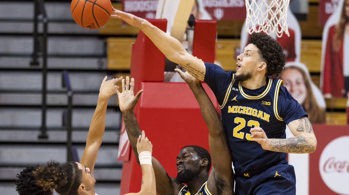No. 3 Michigan continues to roll with 73-57 win at Indiana