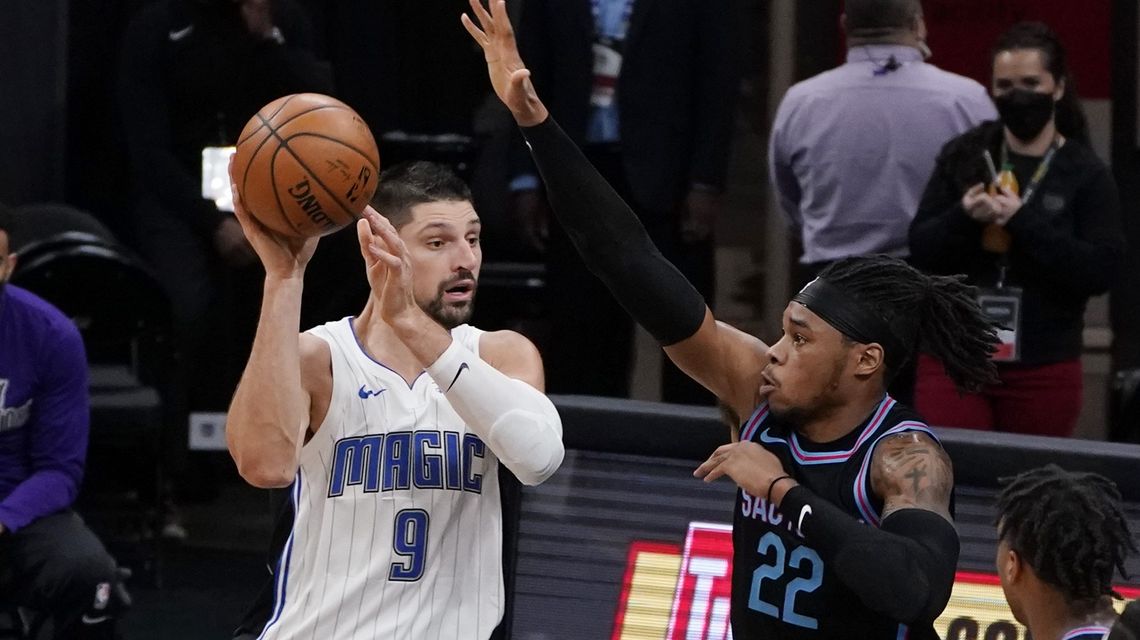 Vucevic scores 42, Carter-Williams helps Magic beat Kings