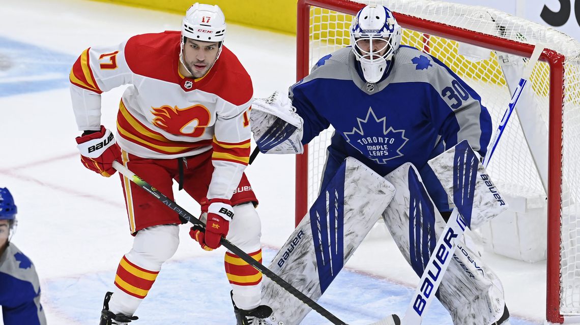Nylander scores twice, Maple Leafs beat Flames 2-1 in OT