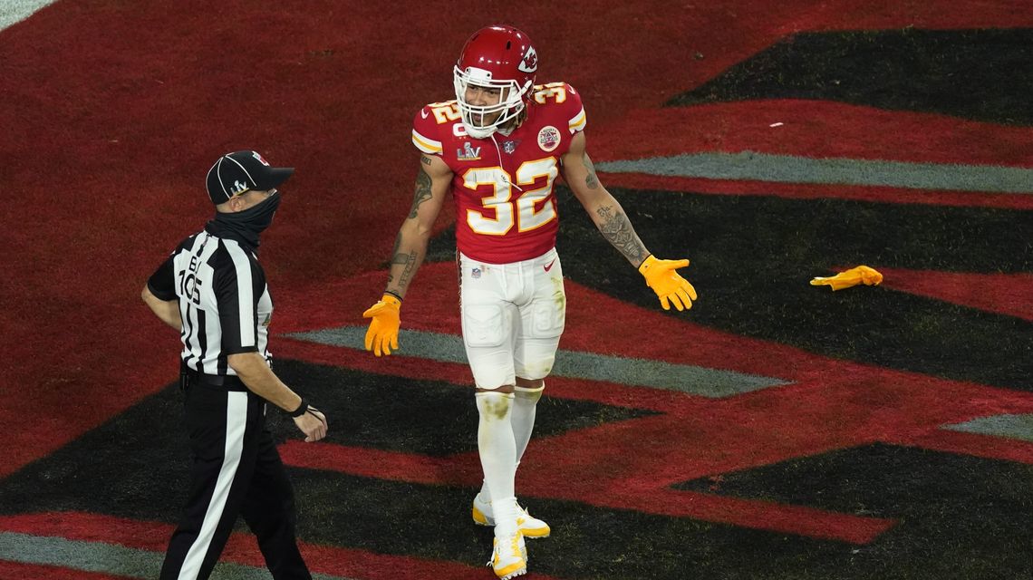 Chiefs’ Mathieu evaluated for concussion in playoff game