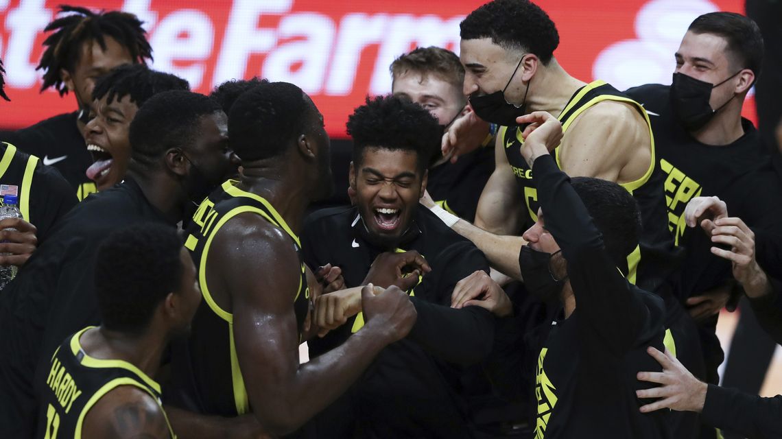Oregon clinches Pac-12 title with 80-67 over Oregon State