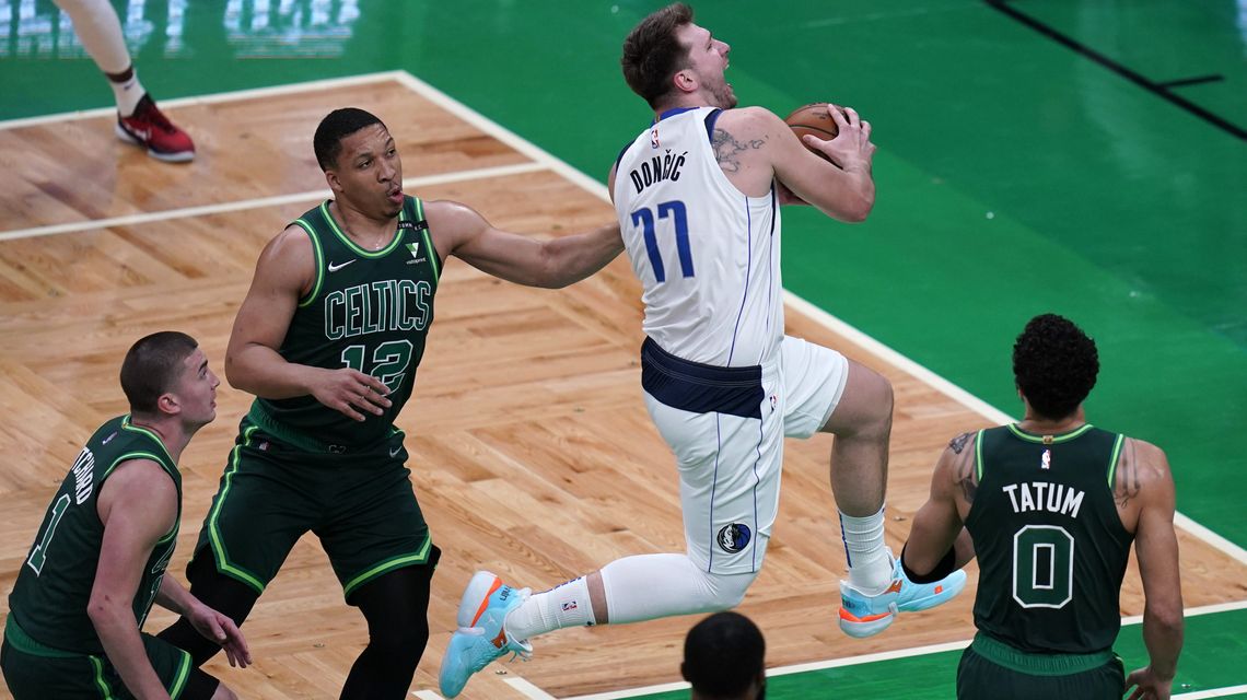 Doncic’s scores 36, leads Mavericks past Celtics 113-108