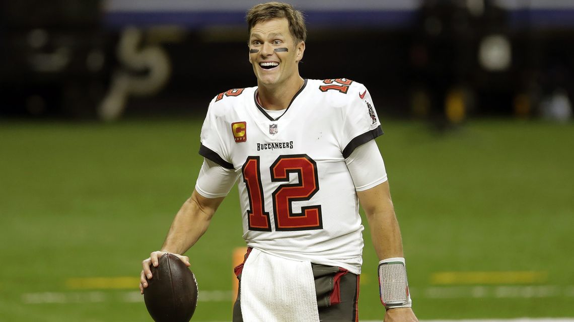 Brady signs extension, frees salary cap space for Buccaneers