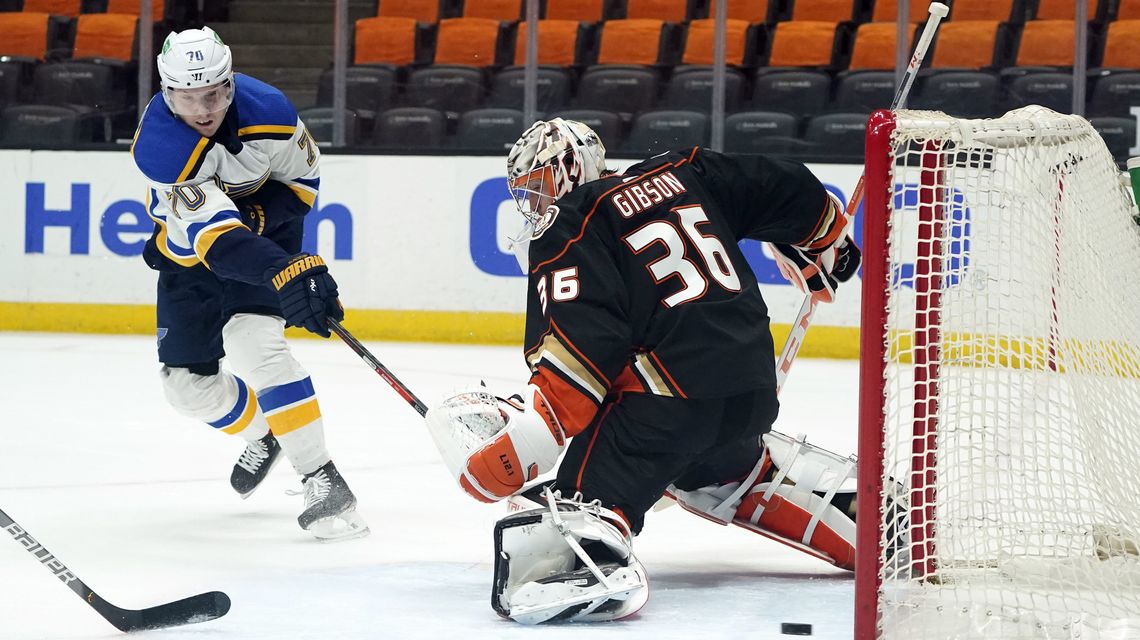 Power play sends Blues to 3-2 win over skidding Ducks