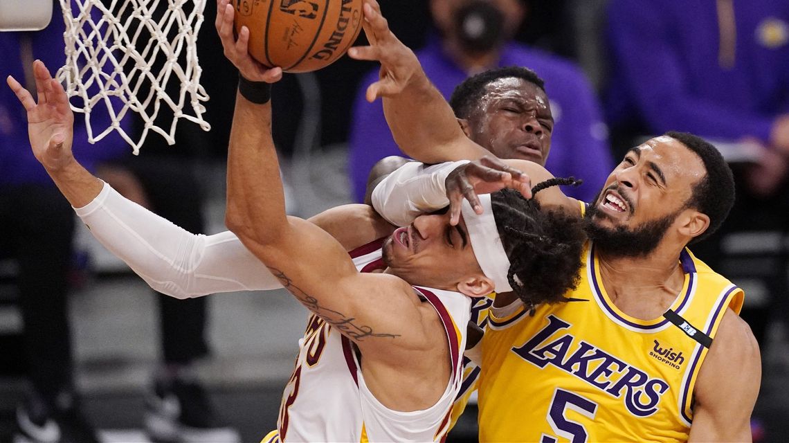 Lakers rally past Cavaliers to snap 4-game losing streak