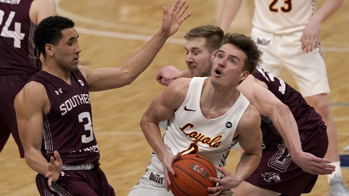 No. 20 Loyola cruises to 73-49 win over Southern Illinois