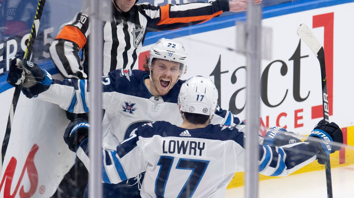 Adam Lowry breaks 3rd-period tie, Jets beat Maple Leafs 5-2
