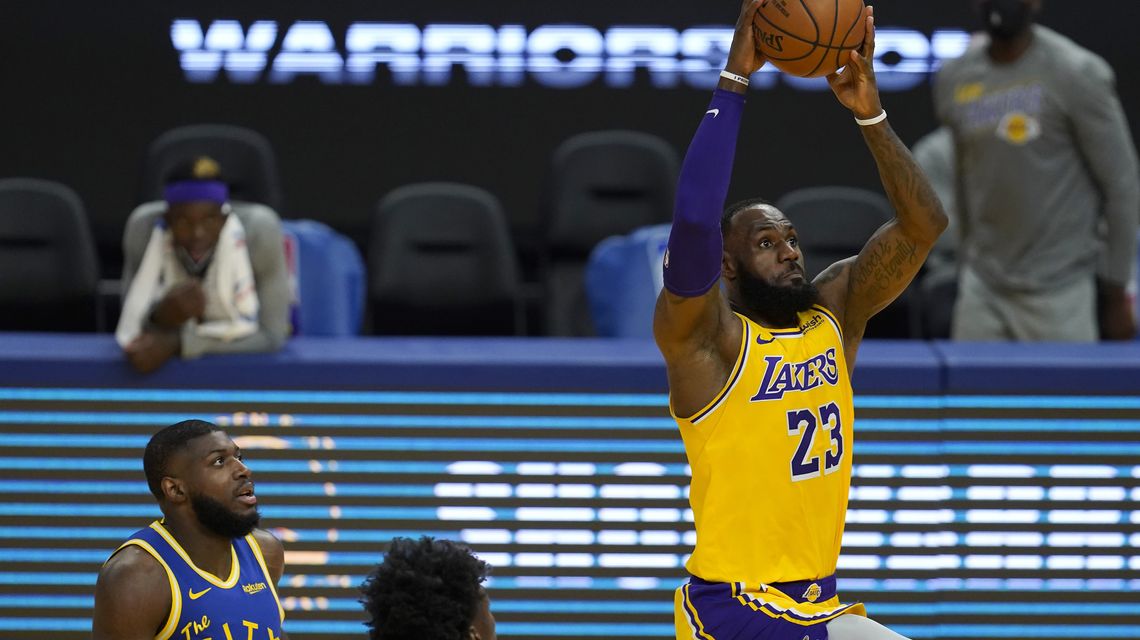LeBron, short-handed Lakers beat up on Warriors 128-97