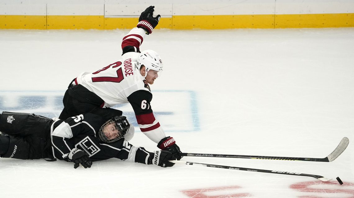 Coyotes ride 3-goal 2nd period to 3-2 win over LA Kings