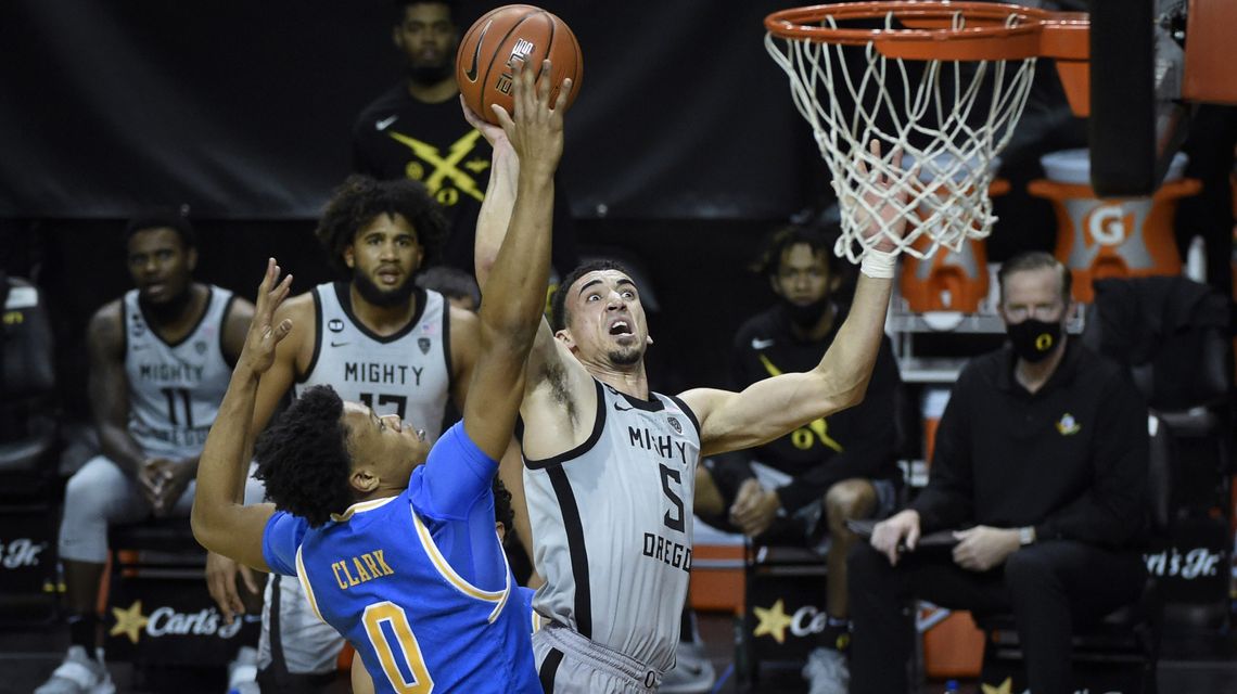 Oregon beats UCLA 82-74, moves into first in Pac-12