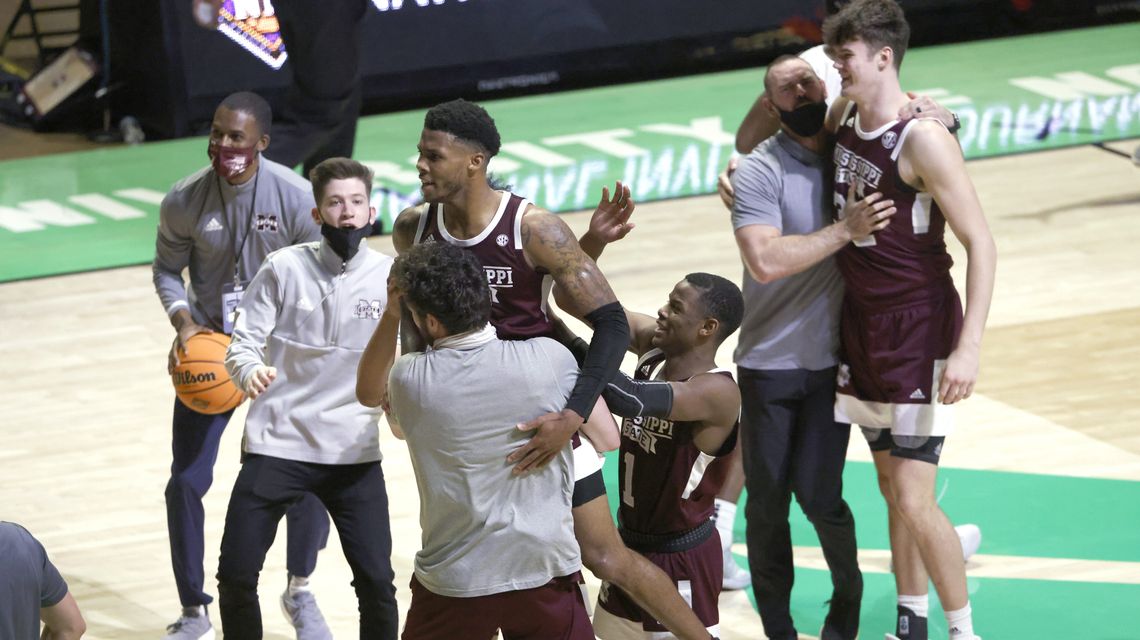 Stewart leads Mississippi State over Richmond on late 3