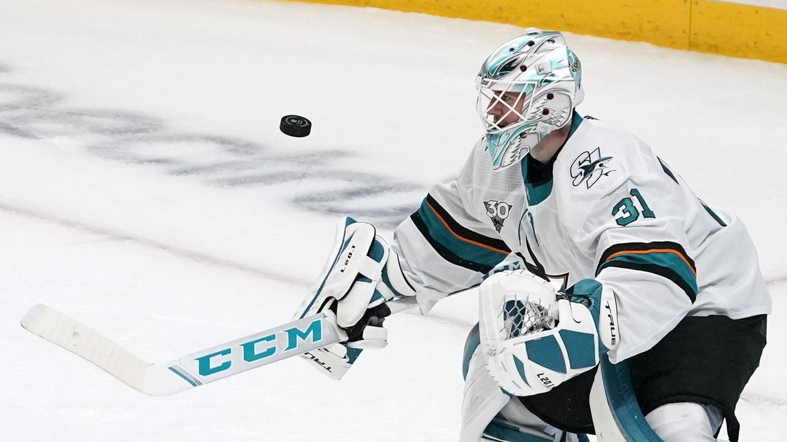 Jones, Sharks continue to frustrate Kings in 3-0 win