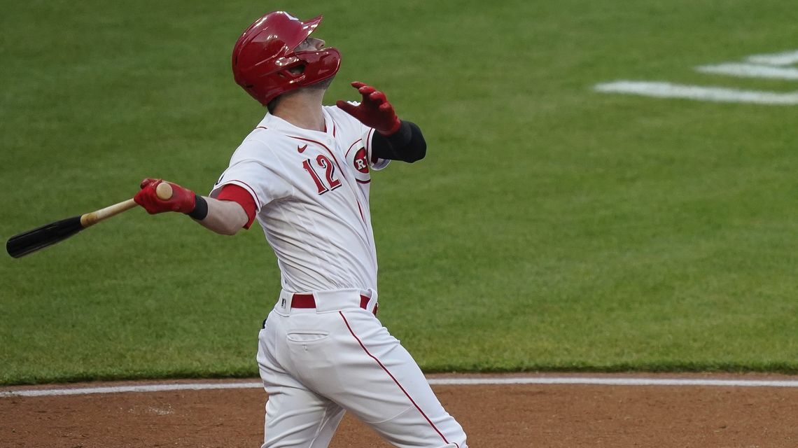 Naquin stars as Reds pound Pirates for 4th straight win