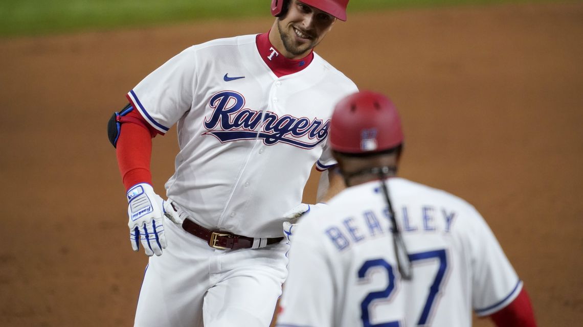 Lowe homers twice, pads RBI record as Rangers beat Jays 7-4