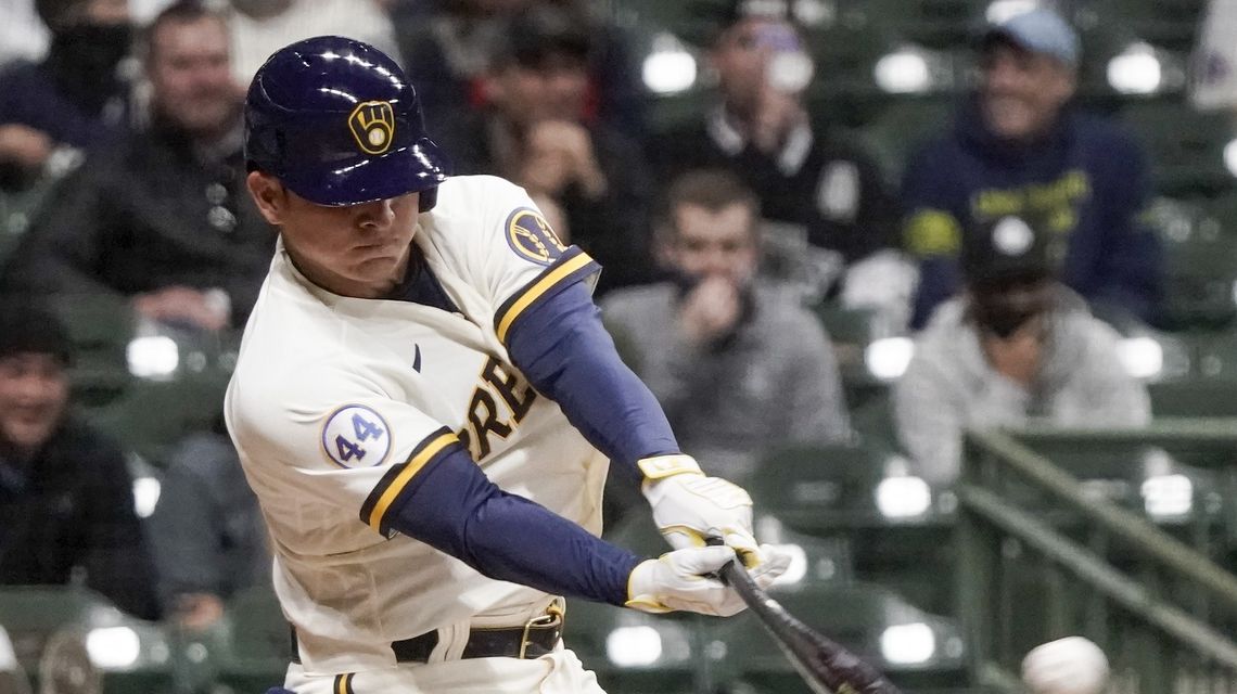 Urías drives in 3 on pinch-hit double, Brewers down Cubs 6-3