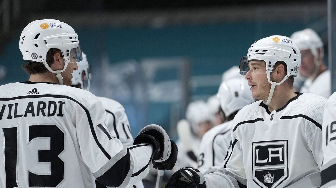 Kings score 3 in second period, beat Sharks 4-2