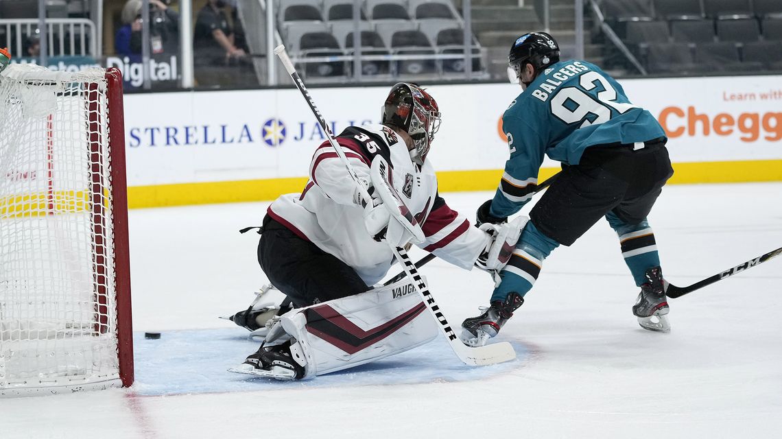Kane’s 20th goal leads Sharks past Coyotes 4-2