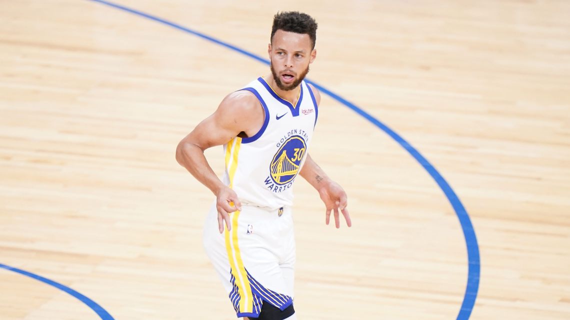 On Basketball: Stephen Curry shooting his way into history