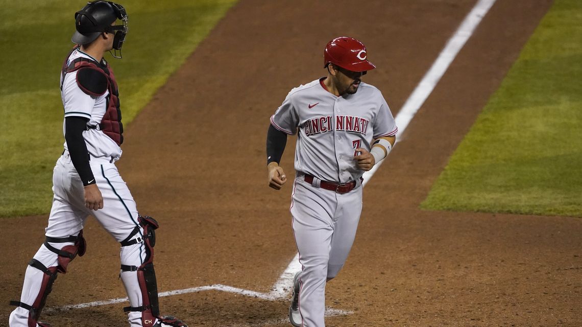 Barnhart’s two-out single leads Reds over D-backs 6-5 in 10