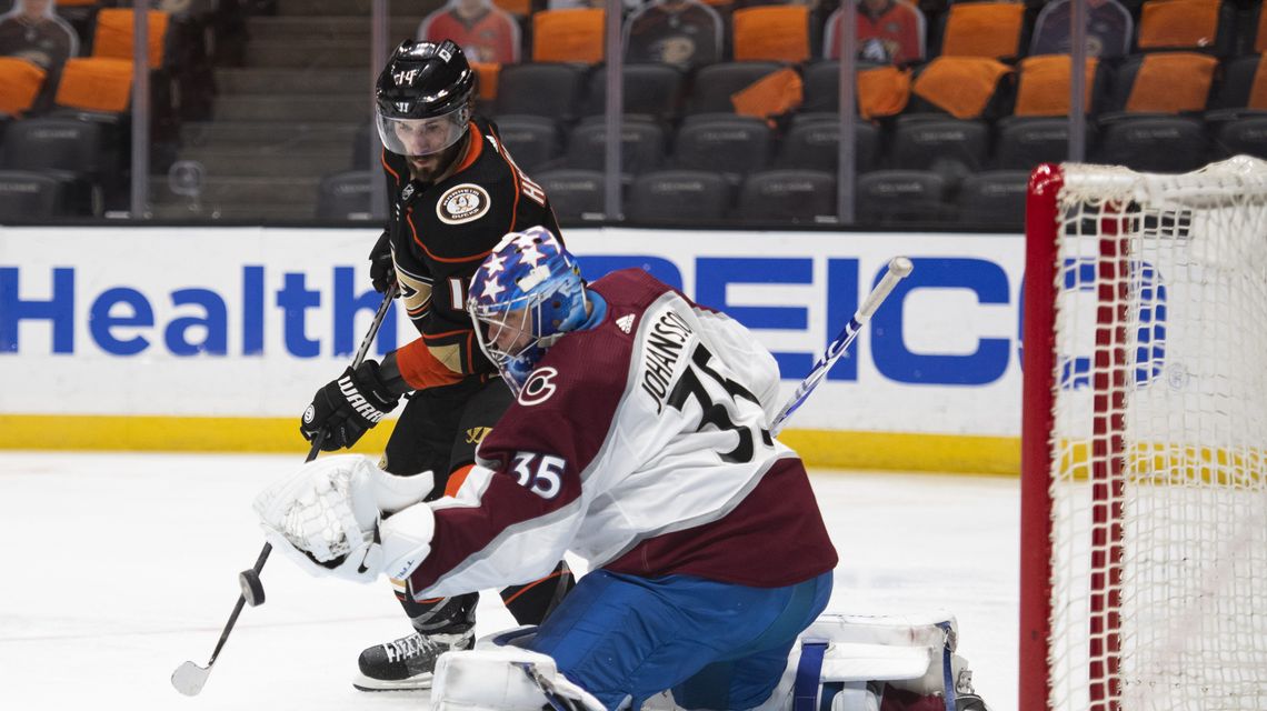 MacKinnon, Avalanche stay hot with 4-1 win over Ducks
