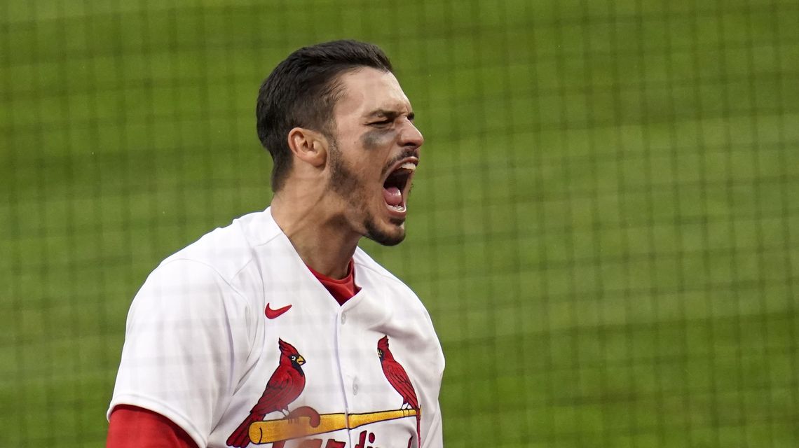 Arenado’s late HR lifts Cards over Brewers in home debut