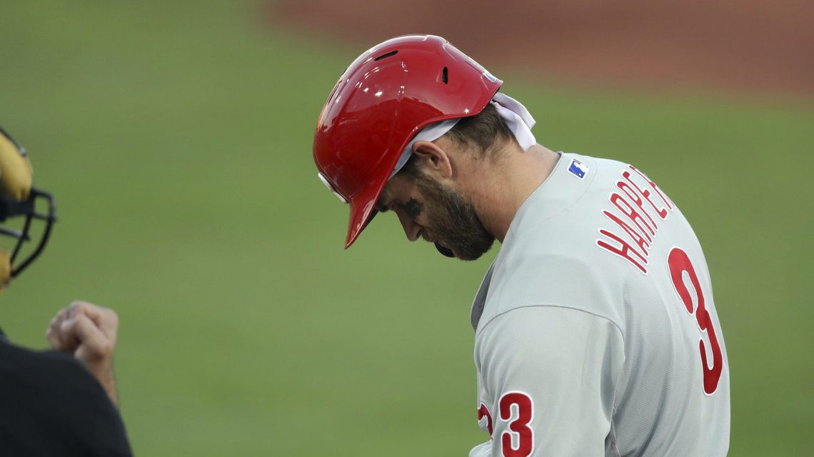 Phillies star Harper exits with sore shoulder, Jays win 4-0