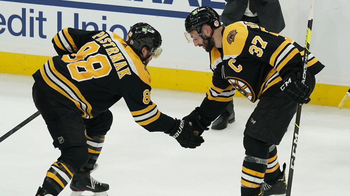 Pastrnak has hat trick as Bruins blast Islanders 5-2