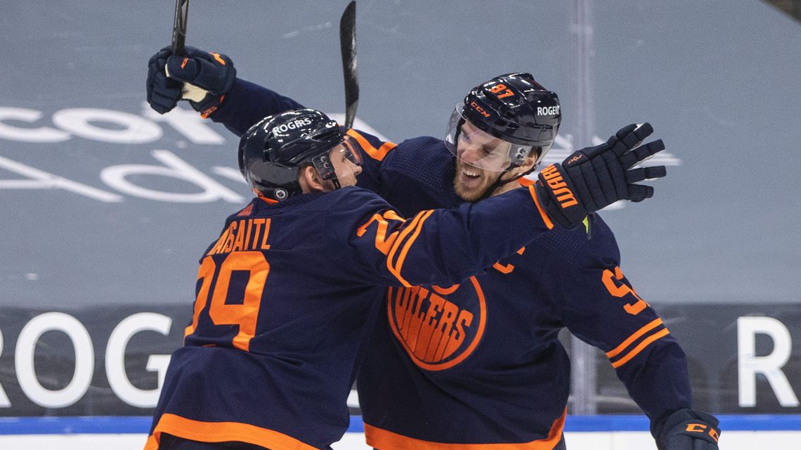 McDavid reaches 100 points, Oilers beat Canucks 4-3