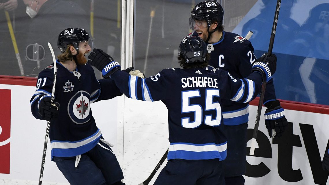 Wheeler helps Jets beat Canucks, clinch 3rd place in North