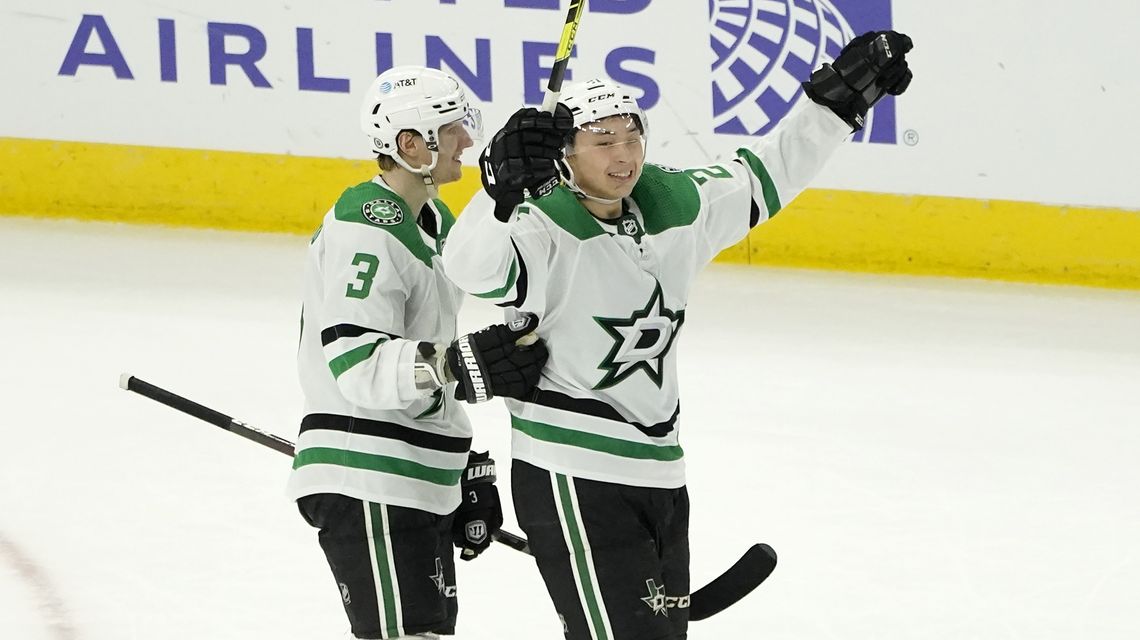 Stars add 2 more free agents after opening flurry of moves