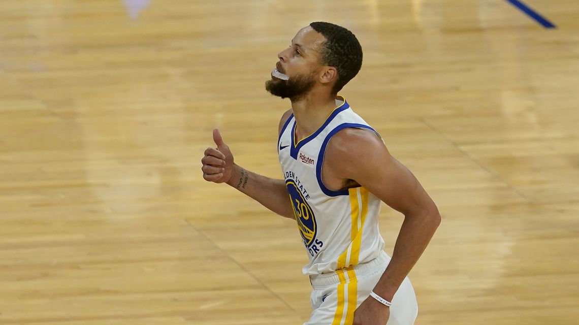 Curry is scoring champ, Warriors beat Grizzlies for 8 seed