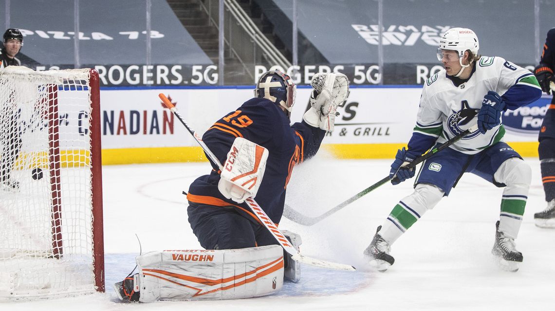 Highmore scores twice in 3rd, Canucks beat Oilers 4-1
