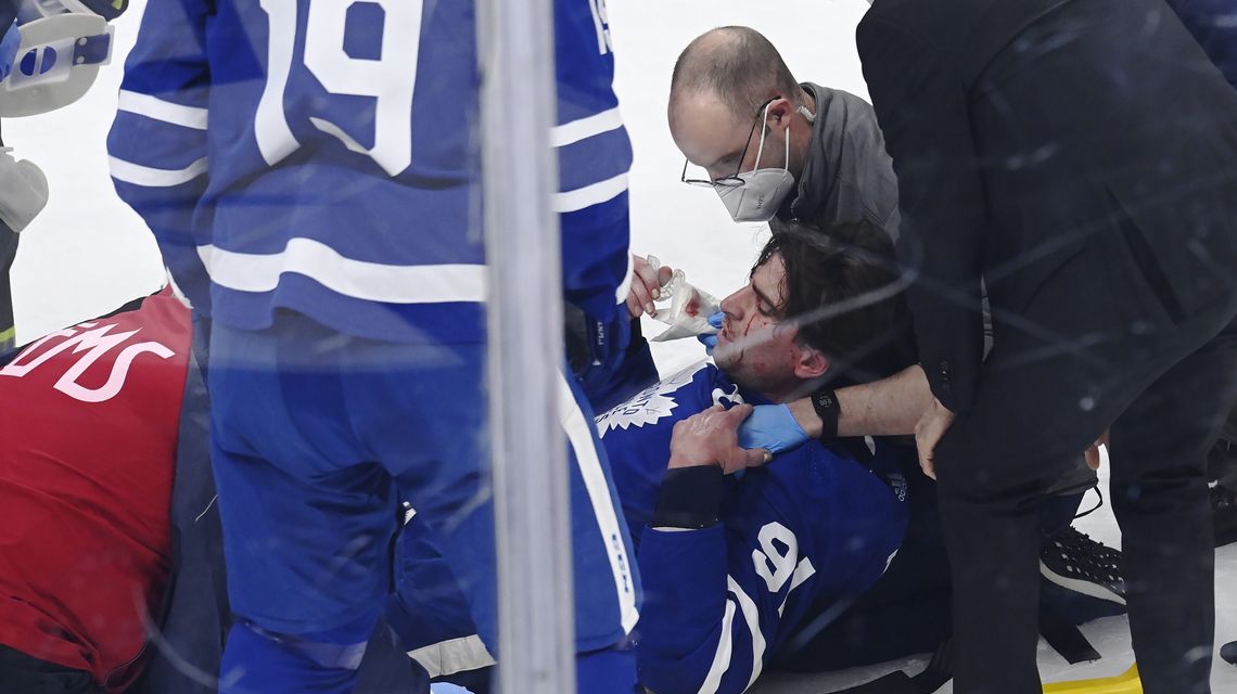 Maple Leafs’ Tavares taken off on stretcher after collision
