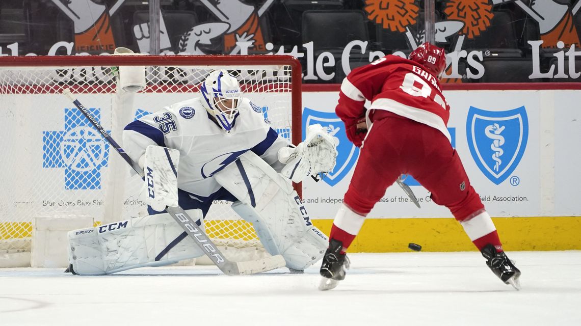Red Wings outlast Lightning for 1-0 victory in shootout