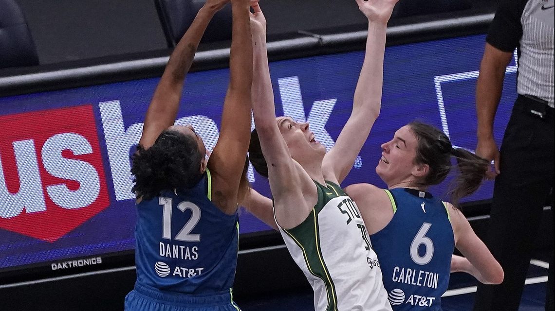 Loyd, Bird combine for 44 points, Storm rally by Lynx 90-78