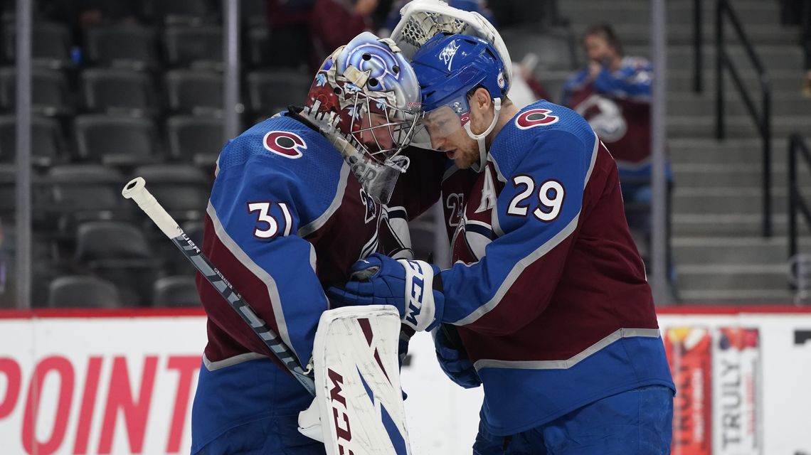 MacKinnon records hat trick, Avs beat Blues 6-3 in Game 2
