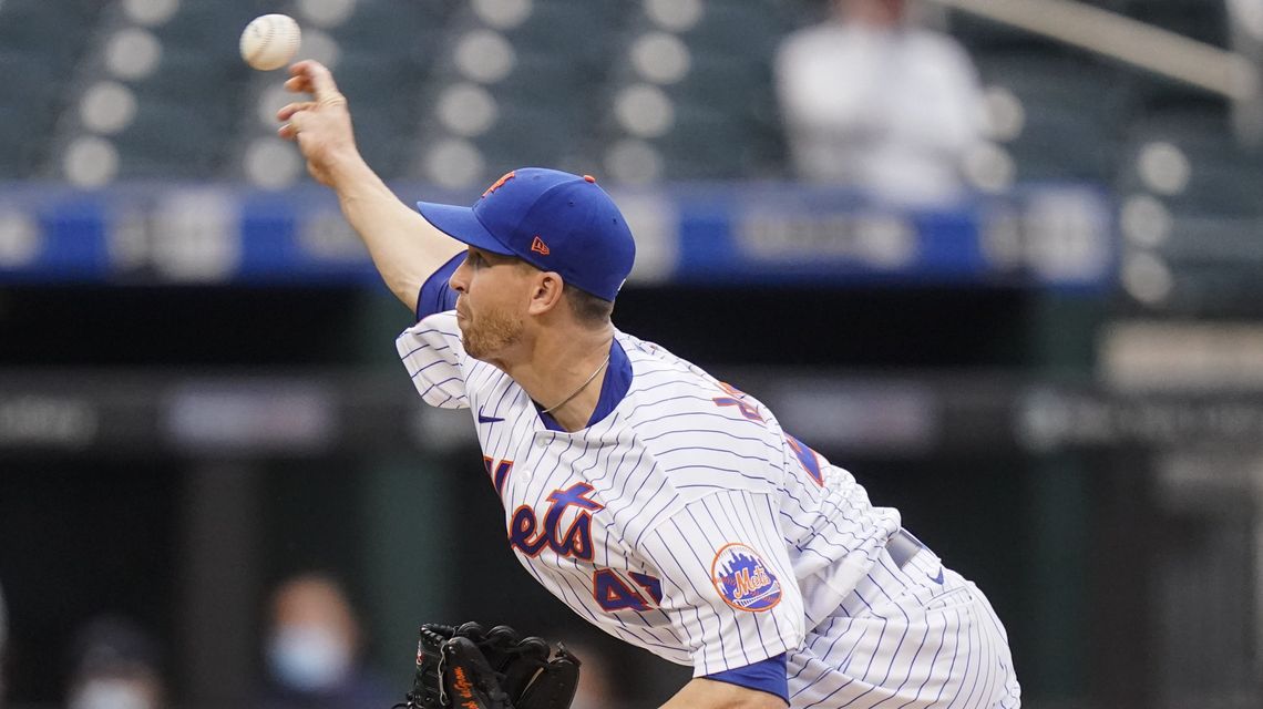 Mets scratch deGrom because of tightness in right side